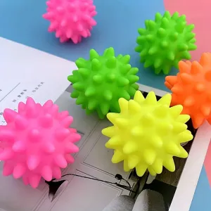 Brighten up your pets day with this vibrant rubber ball toy